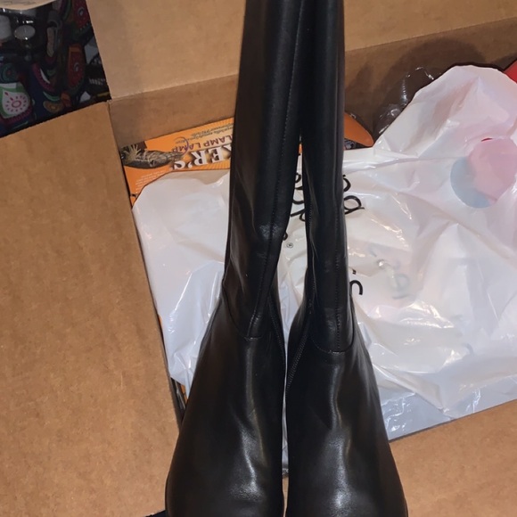 Size 5 Womens MK boots. OBO. Never been worn - Picture 5 of 6